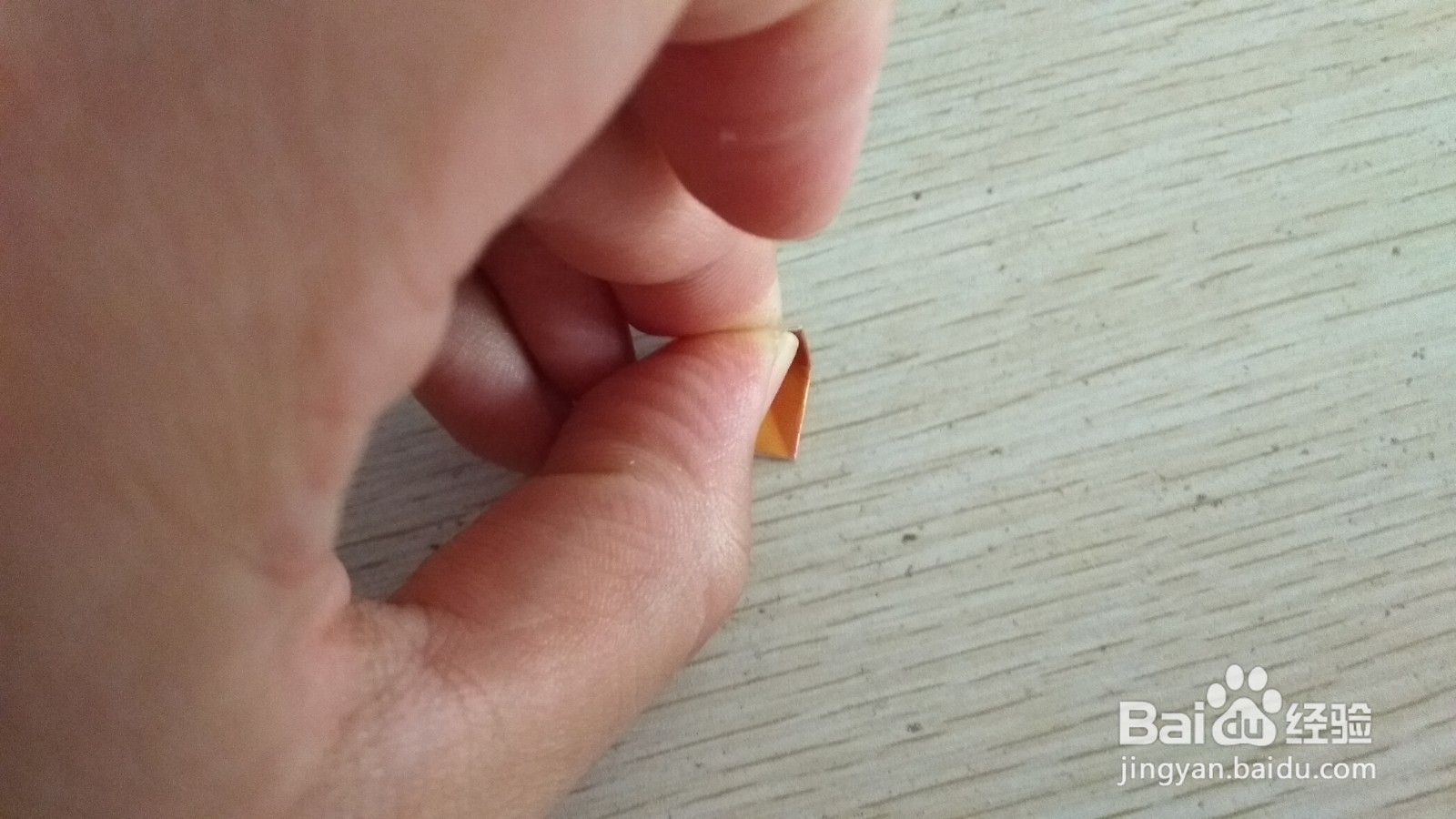 如何用一块长方形硬卡纸做简易的钢笔的支架
