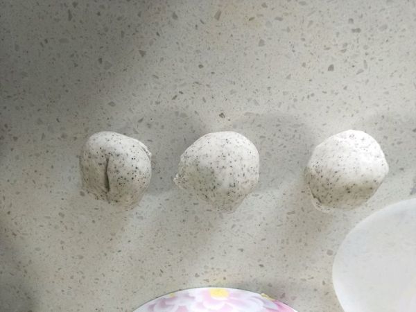 黑芝麻牛奶馒头