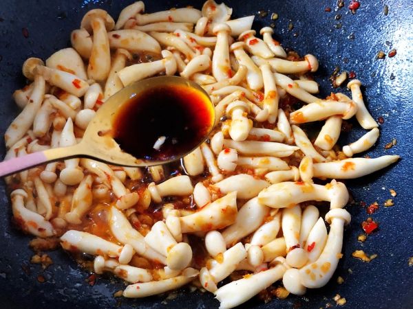 白玉菇炒午餐肉