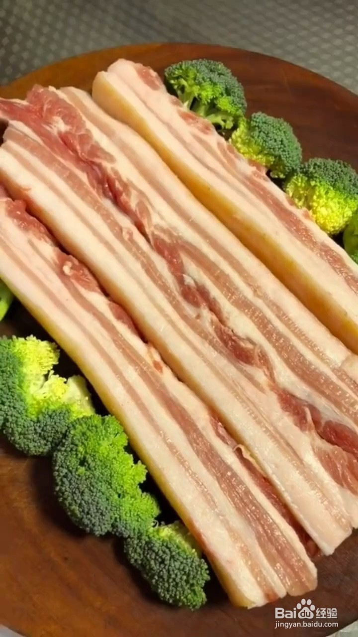 如何制作东北红烧五花肉？