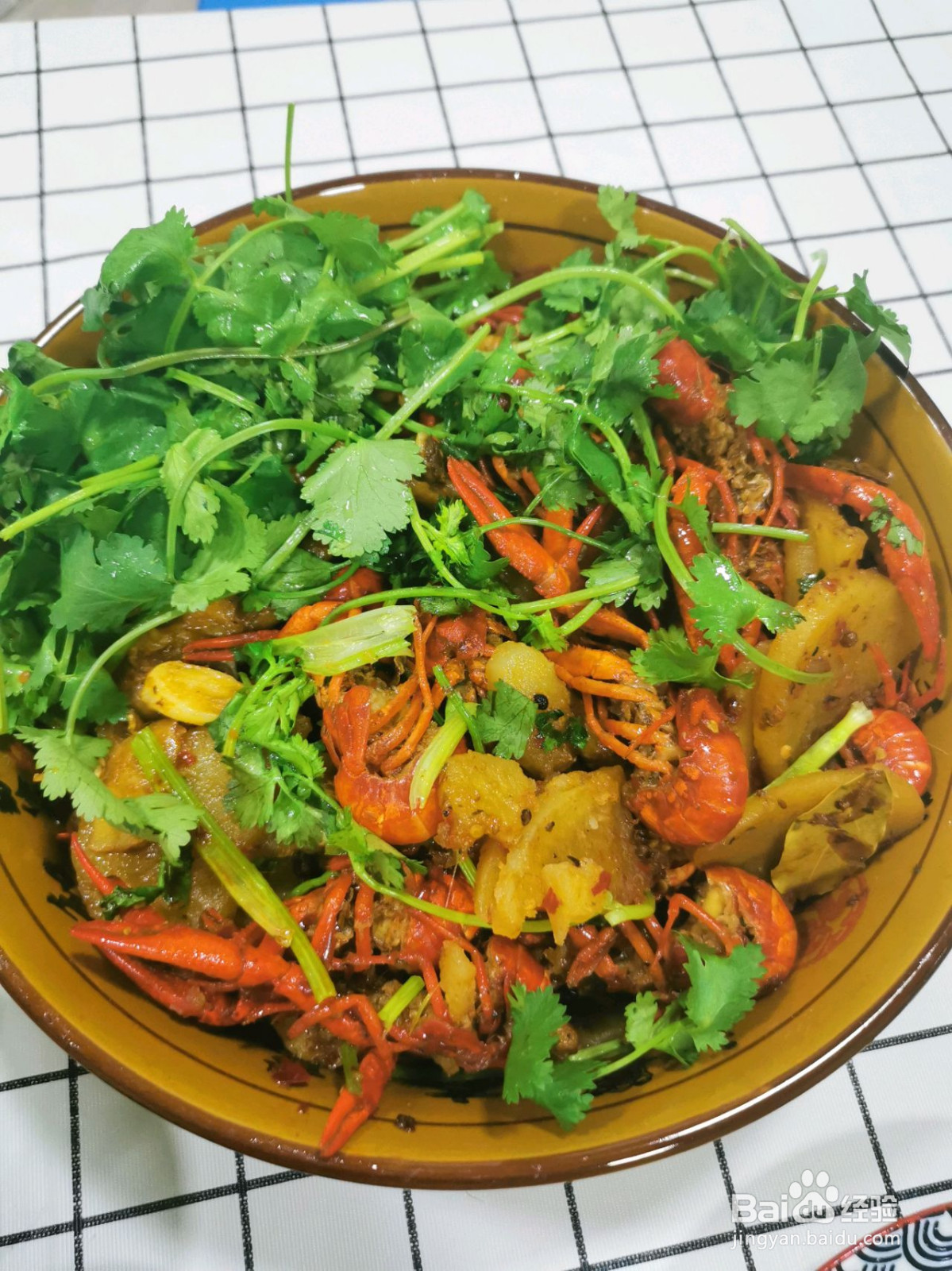 龙虾鸡爪煲的做法