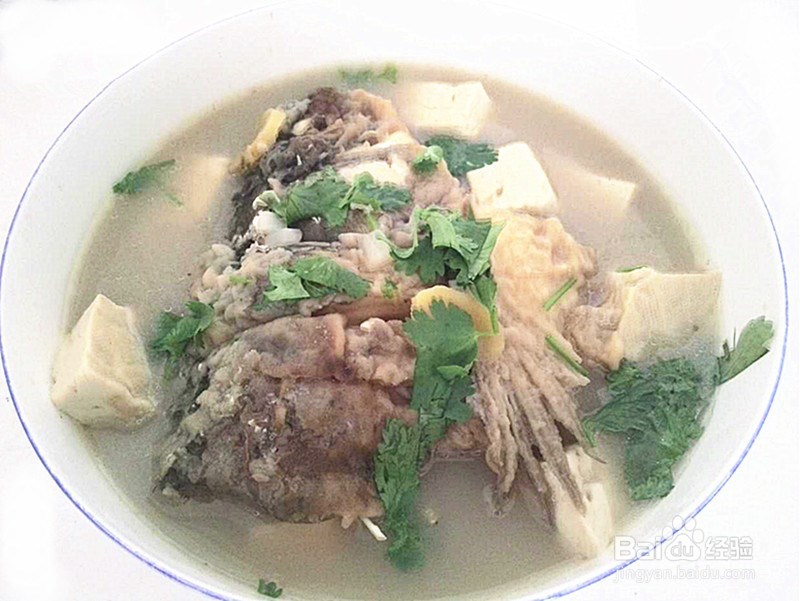 <b>清炖鱼头豆腐汤的做法</b>