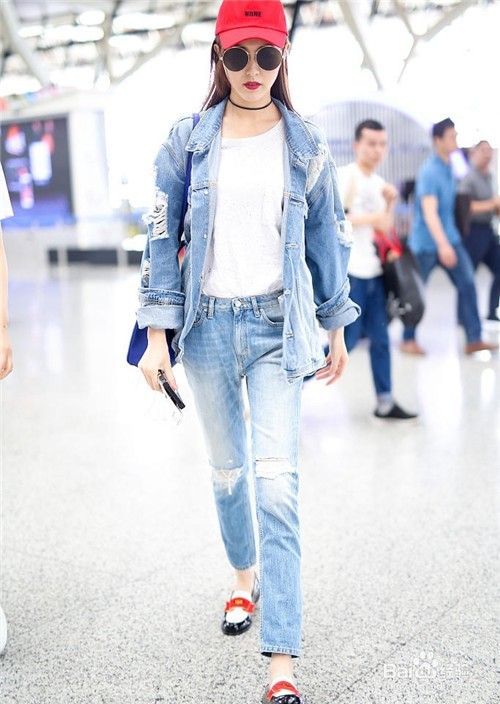 白T恤+蓝牛仔，宋茜唐嫣的简约美到爆！