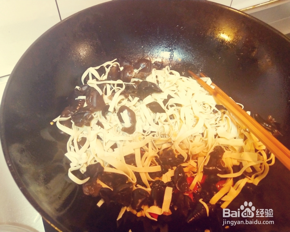 做出入味的凉拌豆皮木耳