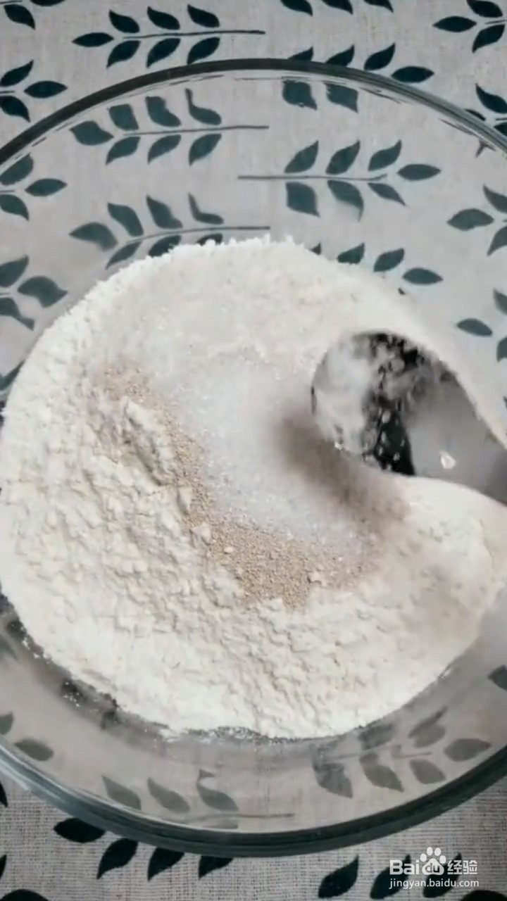 如何制作松软好吃的蜂蜜小面包