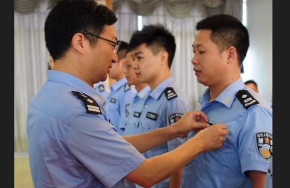 派出所辅警发警服吗