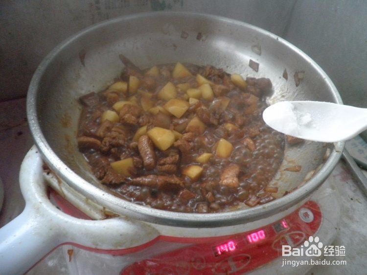 红烧五花肉焖米饭的做法