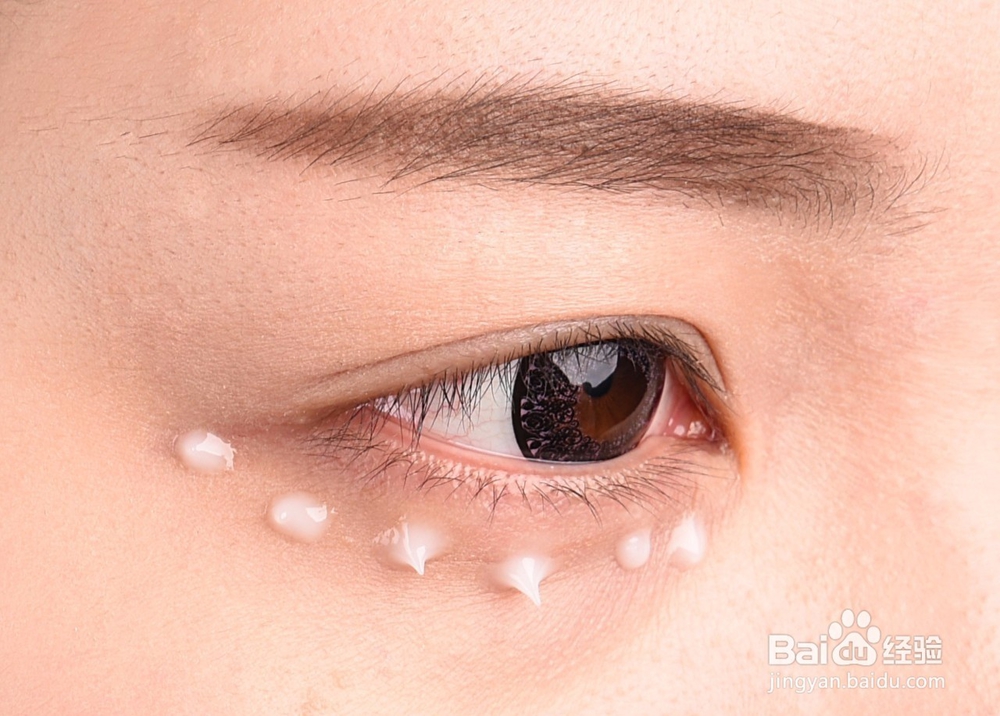 如何淡化黑眼圈^-^