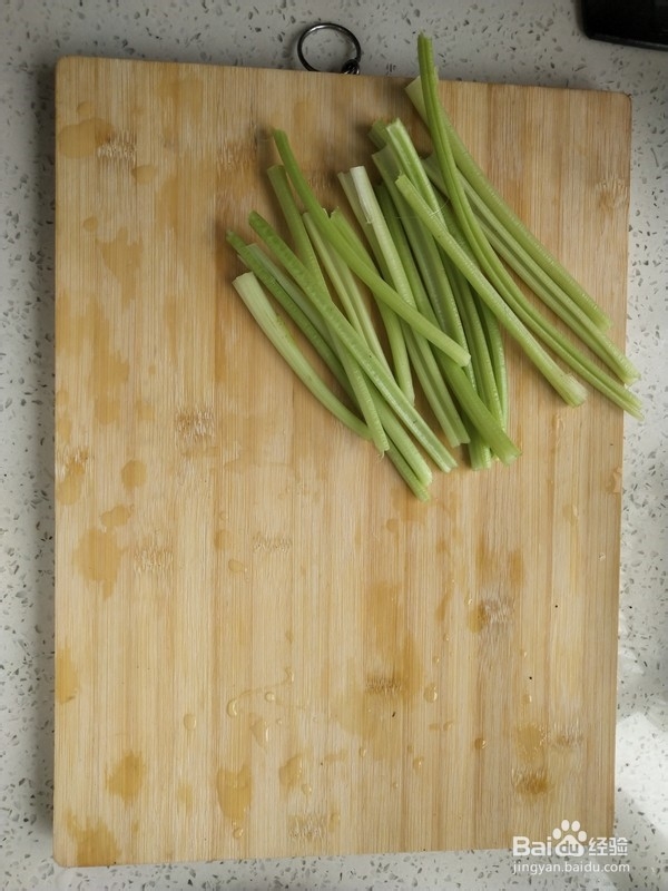 一道朴实的芹菜炒肉