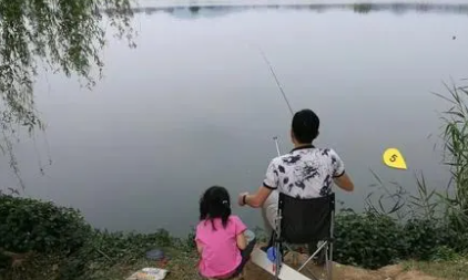 钓鱼什么叫大边，鱼塘钓鱼那个位置最好
