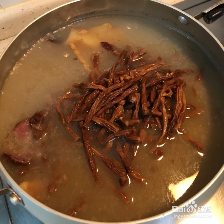 美味到哭的干豇豆炖腊排骨