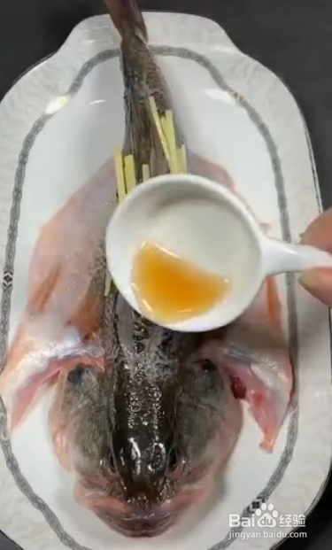 蒸鲈鱼的家常做法