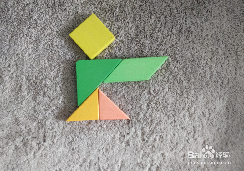 用七巧板怎样拼一个打车的女士?