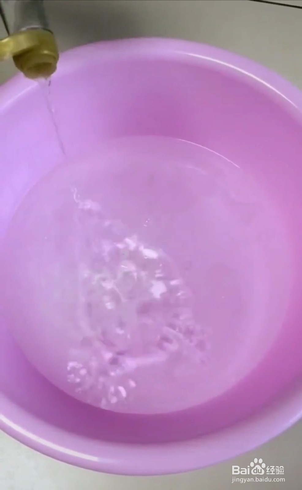 怎么样清洗发黄的白衣服？