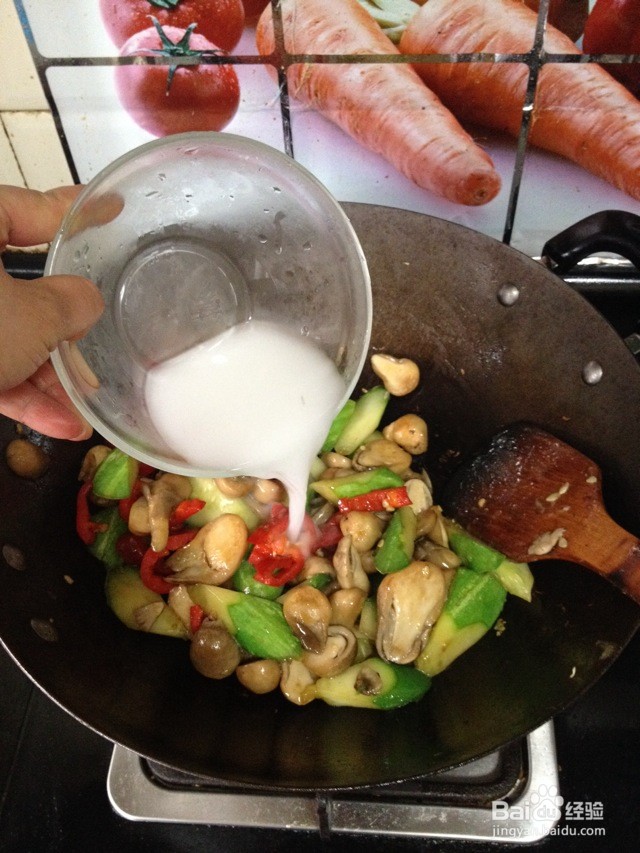 草菇滑炒青瓜的做法