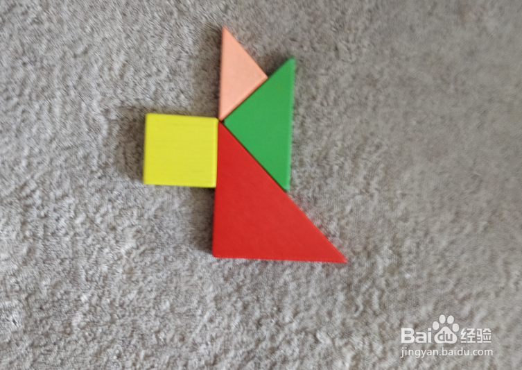 用七巧板怎样拼一只竖尾巴站着的狗？