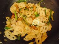 青椒肉片炒脆藕的做法