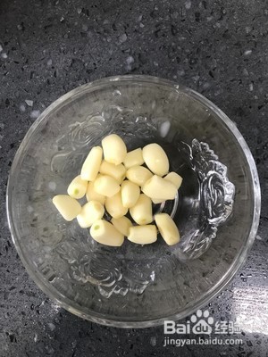 土豆烧肥肠的做法