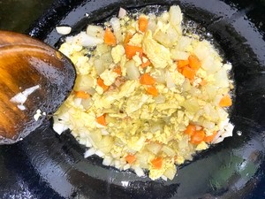 腊肠炒饭的做法