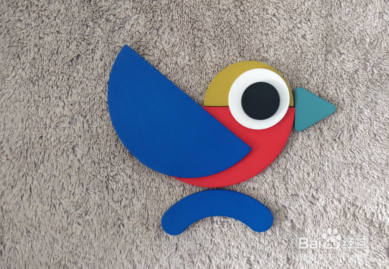 用蒙氏积木怎样拼一只站着扇翅膀的鸟儿？