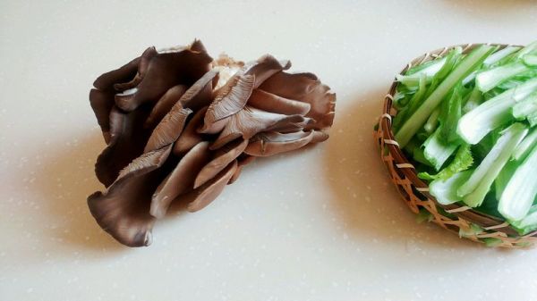 平菇蚝油蒜椒菜
