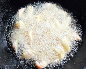 鲜橙腰果沙拉酥虾的做法