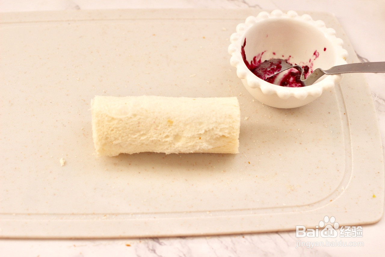 香蕉蓝莓吐司卷的做法