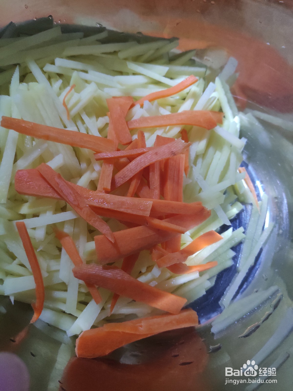 家常菜土豆丝炒肉 加些胡萝卜丝