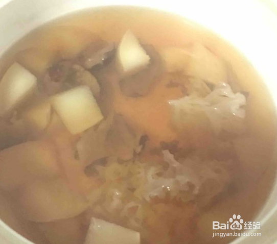 雪梨红枣银耳汤