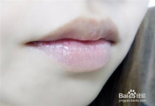 冬季怎样保持嘴唇滋润不开裂？