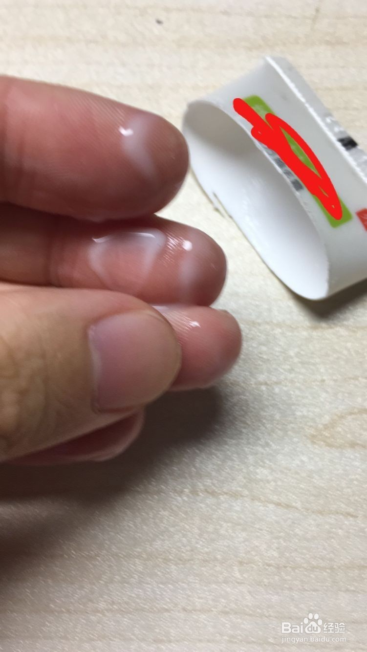 护手霜用完了千万别扔!这样用还能再用一周