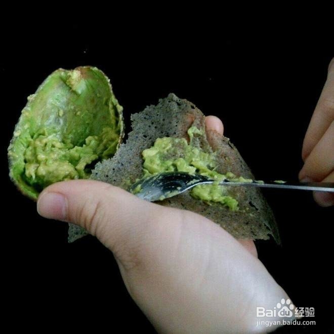 牛油果配杂粮煎饼的做法！
