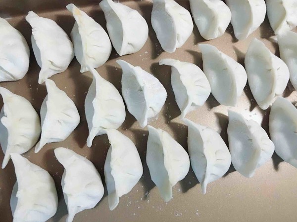 韭黄水饺的做法