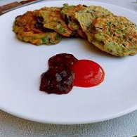 如何做出好吃的青椒胡萝卜鸡蛋茄饼