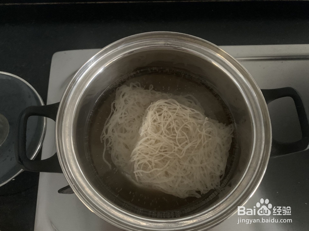 鸡蛋葱花炒米粉的做法