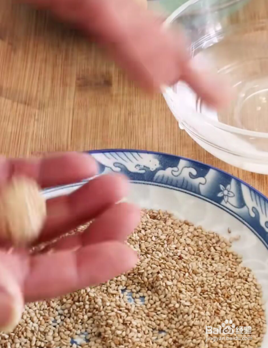 红薯芝麻丸子的做法超级好吃哦