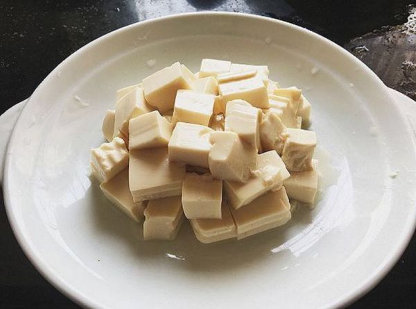 金枪鱼皮蛋豆腐