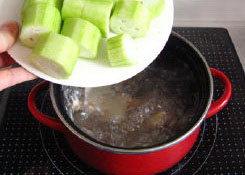 甘草丝瓜汤的做法