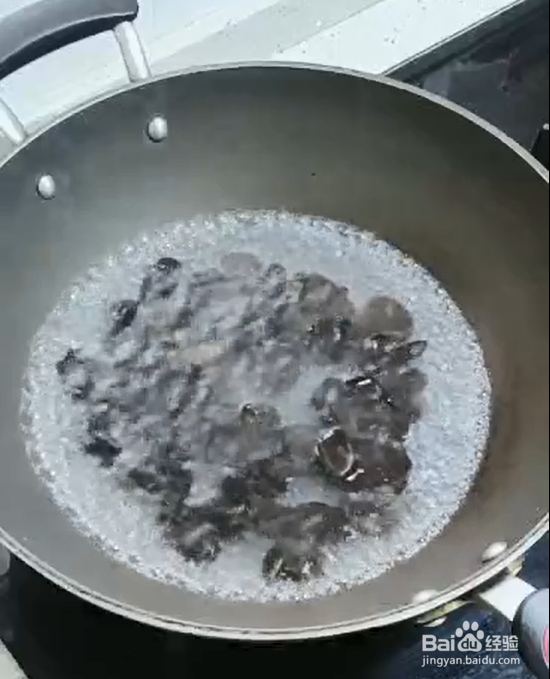 西红柿木耳炒蛋的做法