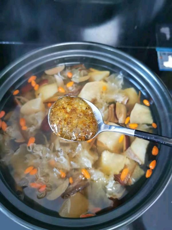 红枣银耳炖雪梨