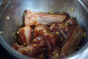 蒜香椒盐烤肋排的做法