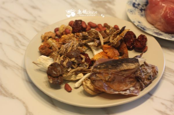 姬松茸茶树菇瘦肉汤