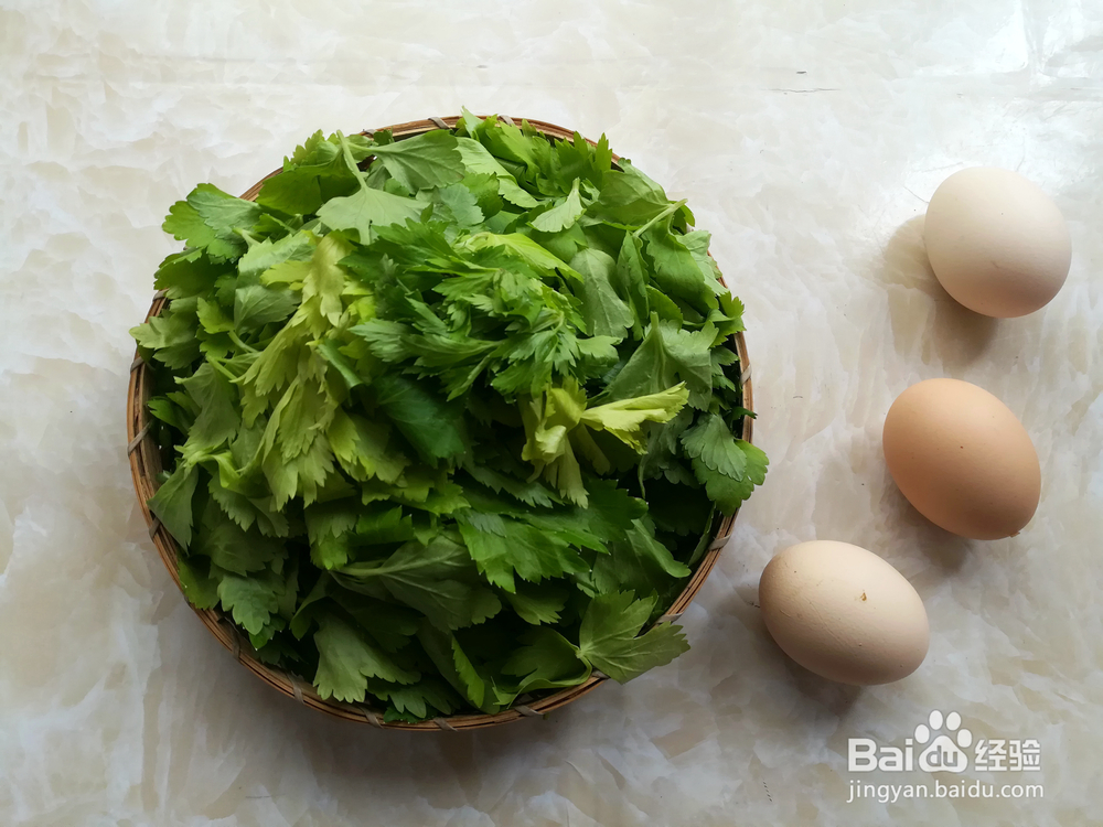 适合懒人做的芹菜叶煎鸡蛋