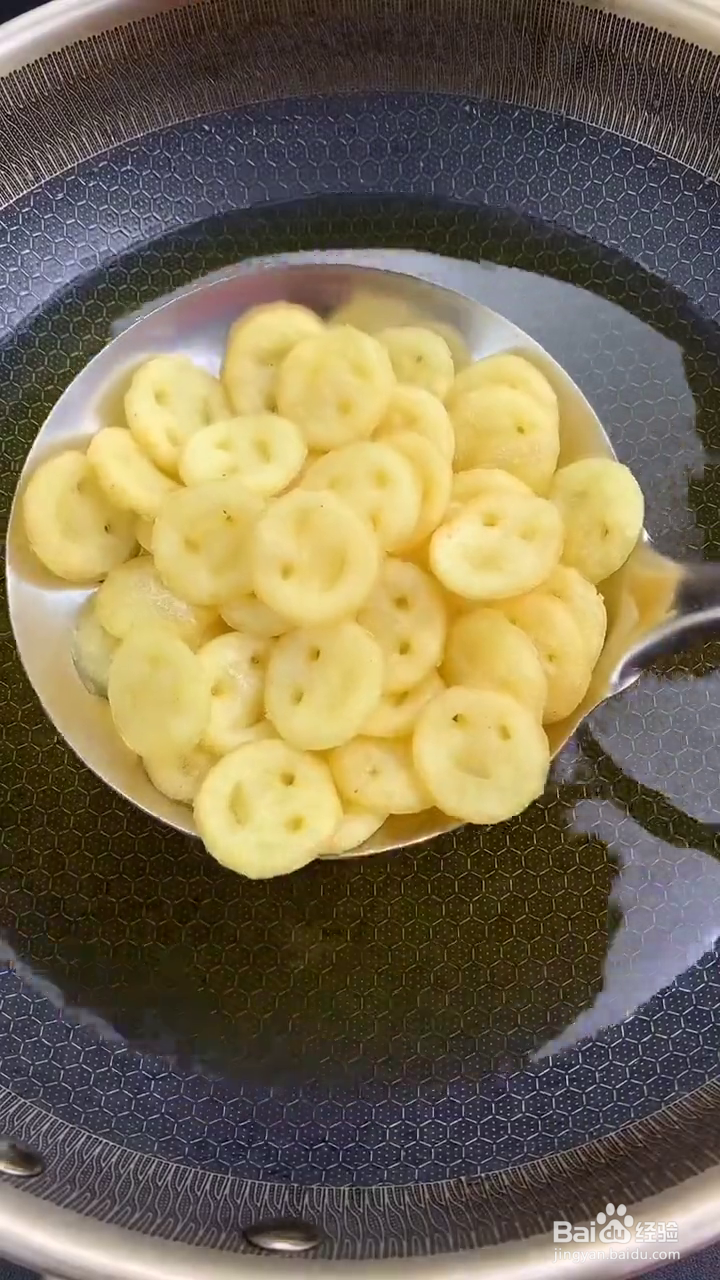 如何制作好吃的笑脸土豆小零食？