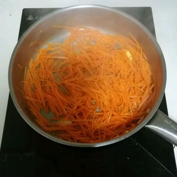 青椒胡萝卜丝炒蛋