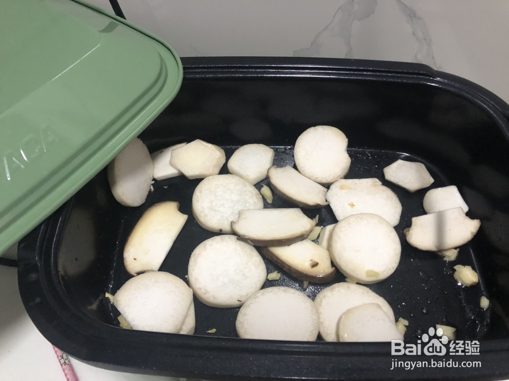 香气浓郁的素炒鸡腿菇