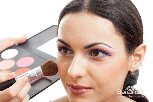 女生护肤化妆的步骤