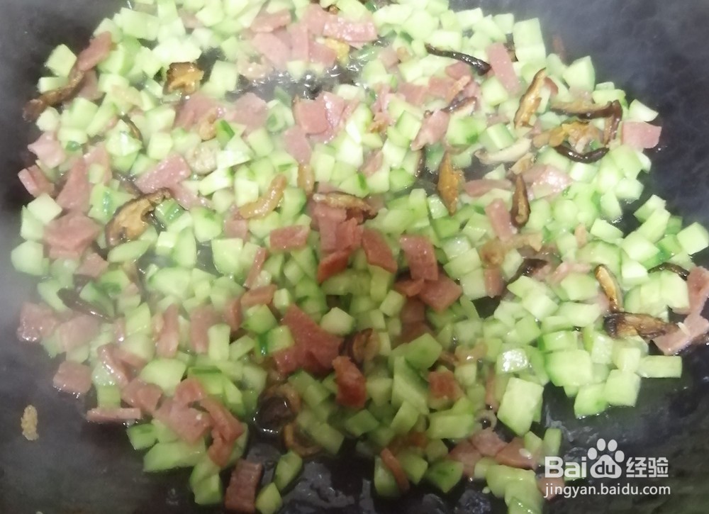 如何做出美味的蛋炒饭黄瓜培根蛋炒饭的做法