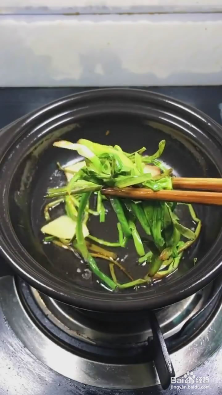 如何制作葱油焖鸡