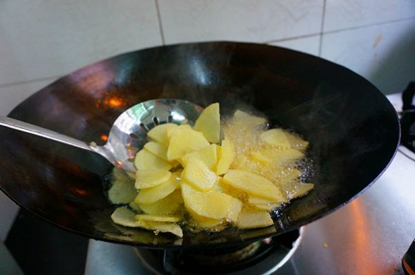 五花肉酱炒土豆片